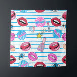 Cartoon Patch Abzeichen: Pop Art. Wandteppich<br><div class="desc">Vier nahtlose Muster mit Cartoon Patch Abzeichen mit Lippen, Herz, Auge, Banane, Schuhe, Lippenstift, Zipper, Nagel, niedliche Katze und so weiter.Pop Art Design.Retro-Stil 80er-90s.Stock Vintage Cartoon Patch Abzeichen tanzen auf diesen trendigen Mustern. Retro Pop Art 80er-90s Stil. Karikaturische Patches im Retro-Pop-Stil: Herz, Lippen und mehr. Trendy fun! 90er Jahre, Muster,...</div>