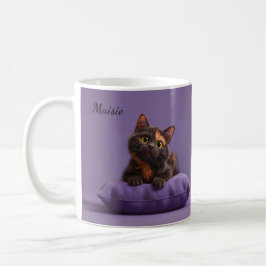 Cartoon Tortoiseshell Kitten auf Lila Polster Kaffeetasse