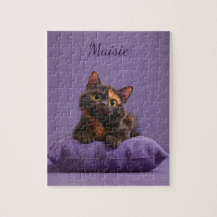 Cartoon Tortoiseshell Kitten auf Lila Polster Puzzle