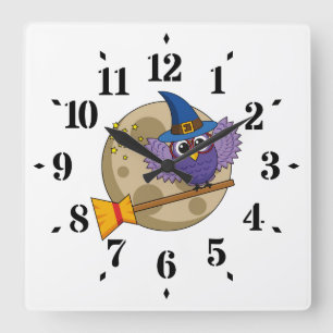 Cartoon Wizard Owl Flying on Broom Quadratische Wanduhr