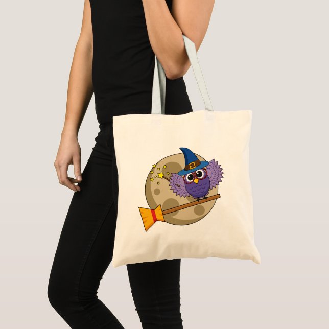Cartoon Wizard Owl Flying on Broom Tragetasche (Vorderseite (Produkt))