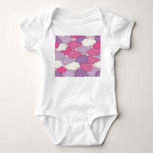 Cartoon Wolken, lustige Vintage wiederholen. Baby Strampler