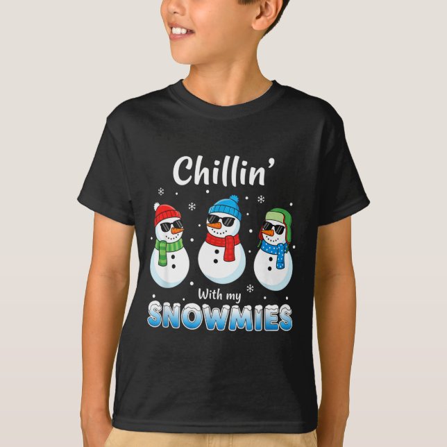 Cartoons Chillin' With My Snowmies, Funny Snowman  T-Shirt (Vorderseite)
