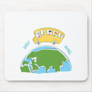 Cartoonschulbus auf Erde globe.png Mousepad