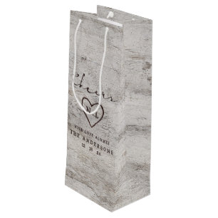Carved Sweethearts Rustic Birch Cheers Wedding Geschenktüte Für Weinflaschen