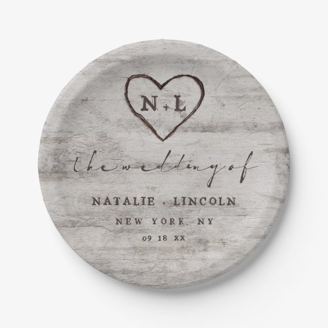 Carved Sweethearts Rustic Birch Wedding Monogram Pappteller (Vorderseite)