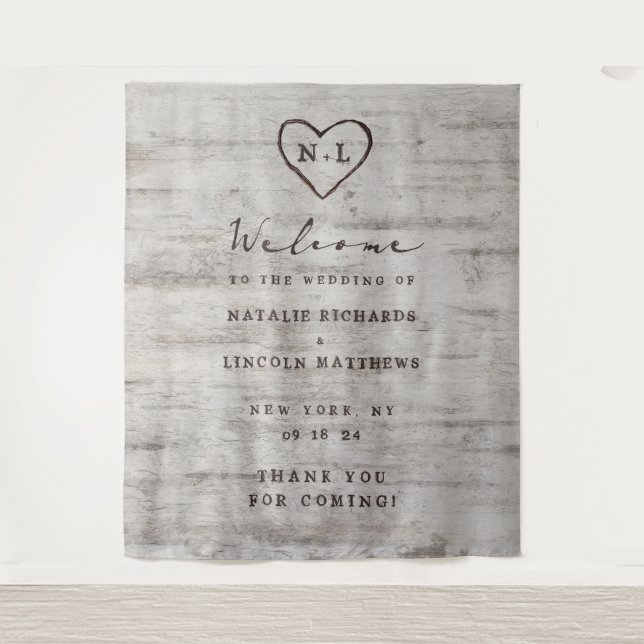 Carved Sweethearts Rustic Birch Wedding Willkommen Wandteppich (Vorderseite)