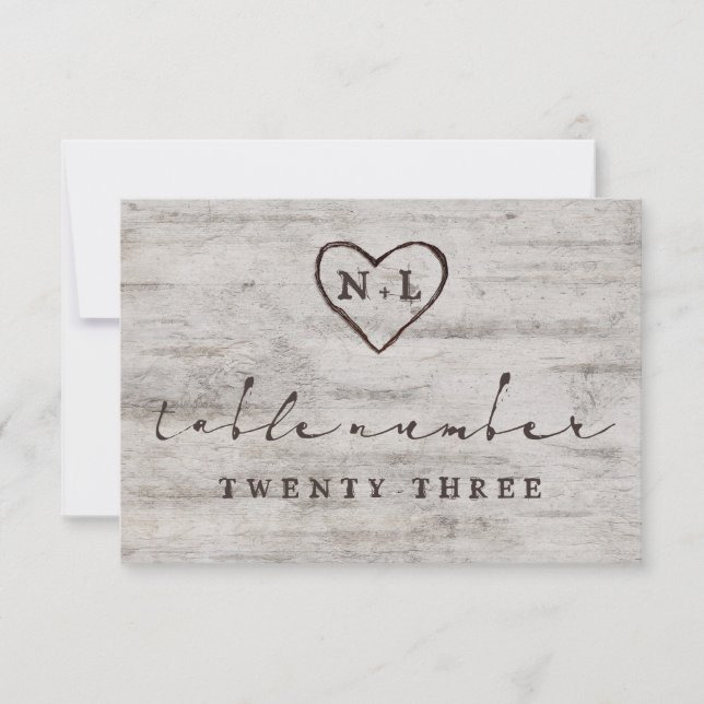 Carved Sweethearts Rustic Wedding Tischnummern (Vorderseite)
