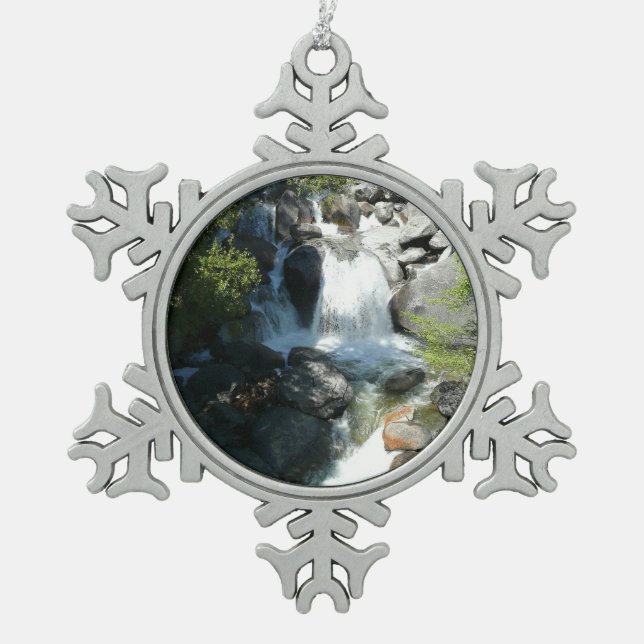 Cascade Falls at Yosemite National Park Schneeflocken Zinn-Ornament (Vorderseite)