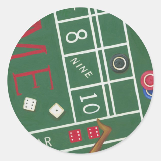 Casino Craps Tisch mit Chips und Würfeln Runder Aufkleber (Vorderseite)