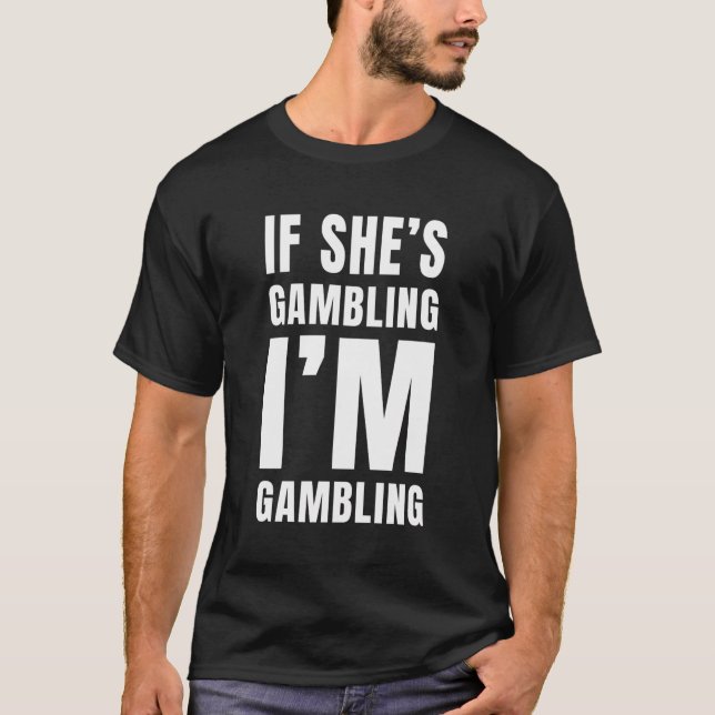 Casino Gambler Wenn sie spielt, bin ich Glücksspie T-Shirt (Vorderseite)