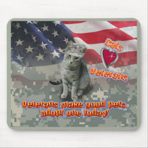 Cat Adoptiere Veteran für lebenslange Freundschaft Mousepad