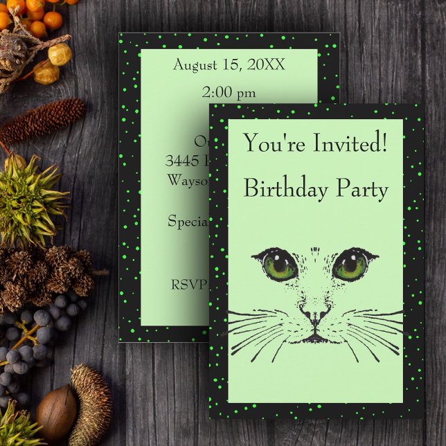 Cat Face Green Eyes Whiskers on Green Polka Docks Einladung (Cat Face Green eyes whiskers black green dotted border on light green birthday party invitations.)