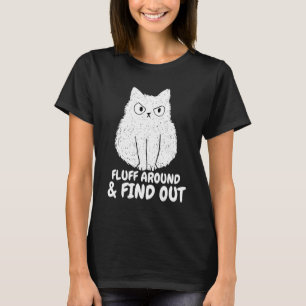 Cat Fluff Umgeben und herausfinden witzige Spaß Mä T-Shirt