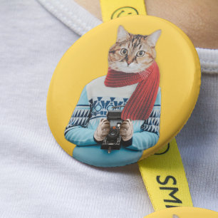 Cat Fotograf in Vintag Sweater Quirky Button