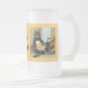 Cat genießt eine Mattierte Bier-Tasse Mattglas Bierglas