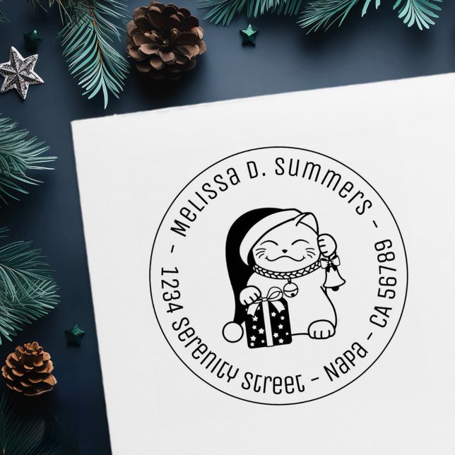 Cat in Christmas Hat Round Address Permastempel (Von Creator hochgeladen)