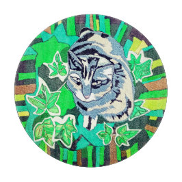 Cat in the garden schneidebrett