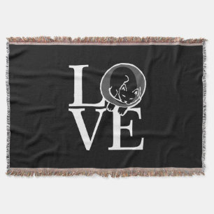 Cat-Liebe auf schwarzer Decke