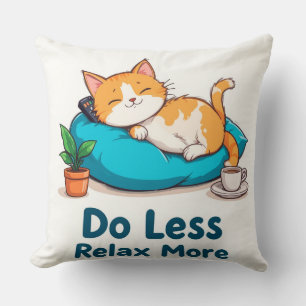 Cat Lounging Design mit Beschriftung Kissen