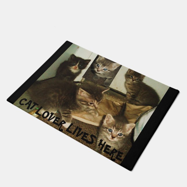 CAT LOVER LEBT HIER FUßMATTE (Schrägansicht)