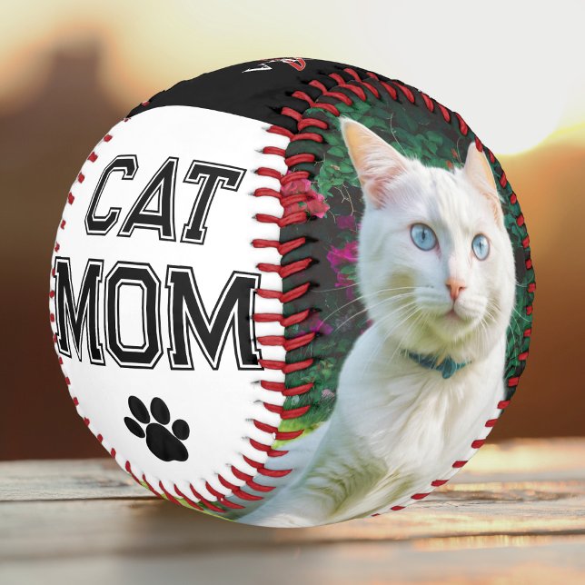 Cat Mama Muttertag 2 Fotos Monogramm benutzerdefin Baseball (A baseball for the "Cat Mom" with custom pet photo, sporty font and pawprint detail)