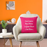 Cat Mom Cat Inprints in deinem Herzen Cute Funny P Kissen<br><div class="desc">Brighten Sie Ihr Zuhause mit den "Cat Mom Cat Imprints In Your Heart Cute Funny Pink Throw Kissen Kissen." Dieses köstliche Kissen eignet sich perfekt für Katzenliebhaber und verbindet süße Empfindungen mit spielerischem Humor. Gemütlich, süß und stilvoll - schnüffeln Sie sich und feiern Sie Ihre Stipendiat! Verwenden Sie das Design-Tool,...</div>