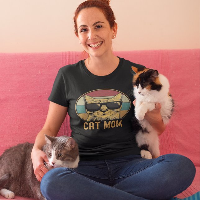 Cat Mom Funny Cat Lovers T-Shirt (Von Creator hochgeladen)