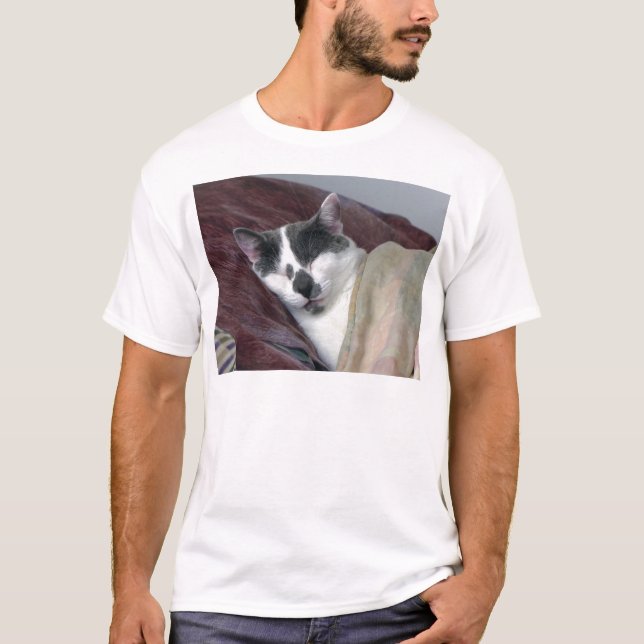 Cat Napping T-Shirt (Vorderseite)