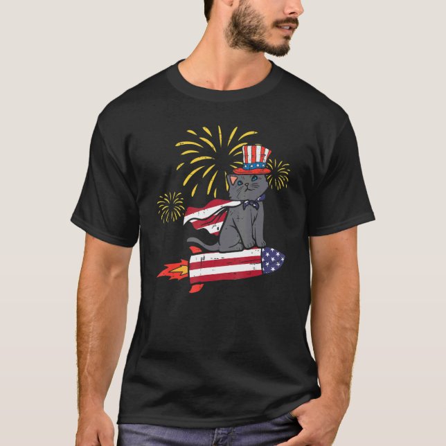 Cat On US Flag Rocket Niedlich 4. Juli Patriotisch T-Shirt (Vorderseite)