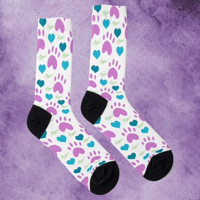 Cat Paw Print Pink Hearts Meow Socken (A pair of socks with pink cat paws, blue hearts and green meow.)