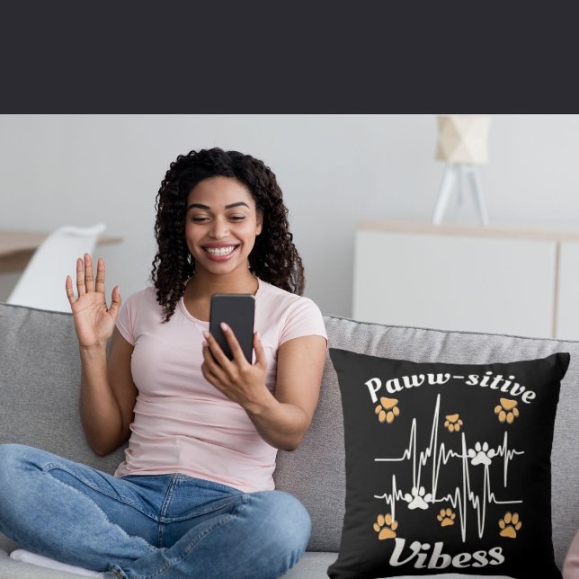 Cat Paws Vibes Cuddles auf Niedlichem, modernen, s Kissen (Von Creator hochgeladen)