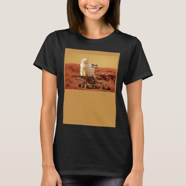 Cat Riding Mars Rover on Foreign Landscape T-Shirt (Vorderseite)