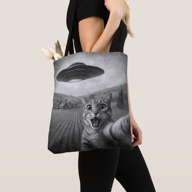 Cat Selfie mit Alien UFO Funny Cat Geschenke (Von Nahem)