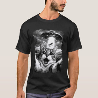 Cat Selfie UFO Vintage Funny Cats Lover Retro Men  T-Shirt