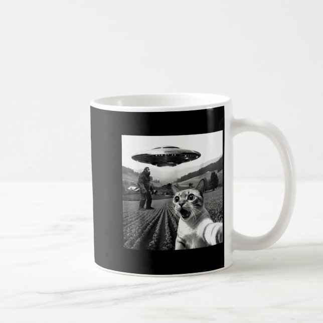 Cat Selfie With Alien Ufo Funny Cat Alien Bigfoot  Kaffeetasse (Rechts)