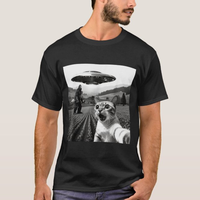 Cat Selfie With Alien Ufo Funny Cat Alien Bigfoot  T-Shirt (Vorderseite)