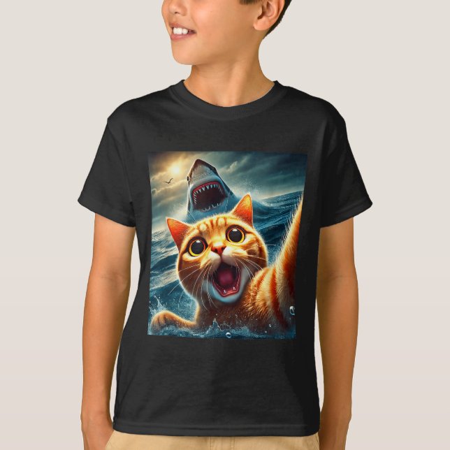 Cat Selfie With Shark Funny  T-Shirt (Vorderseite)