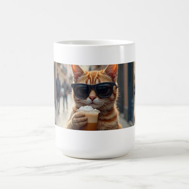 Cat Sipping Coffee On A Street Kaffeetasse (Mittel)