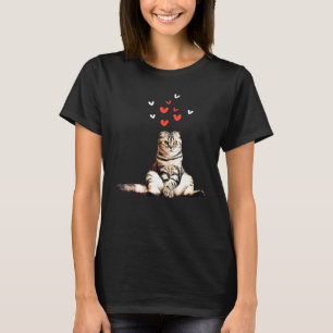 Cat Sitting Floor Hört Black Background Niedlich K T-Shirt