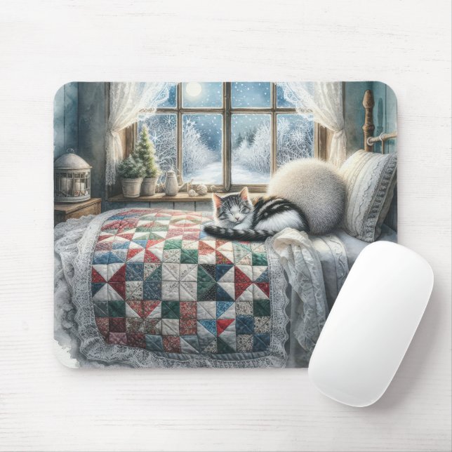 Cat Sleeping on Bed Quilt Mousepad (Mit Mouse)