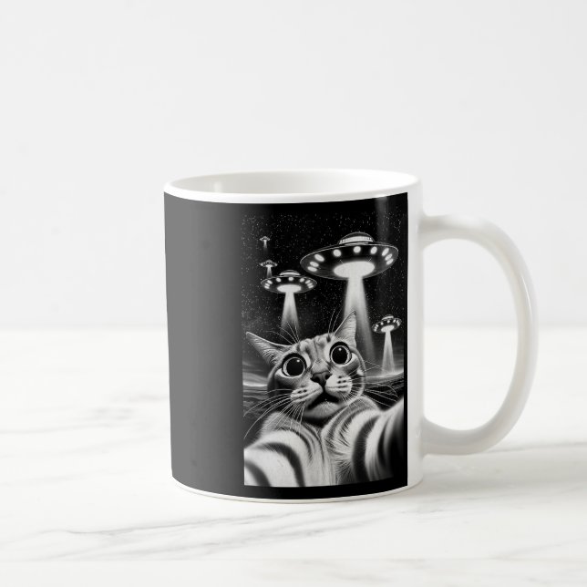 Cat Ufo _ Funny Invasion Meme Retro Alien Cat Ufo Kaffeetasse (Rechts)