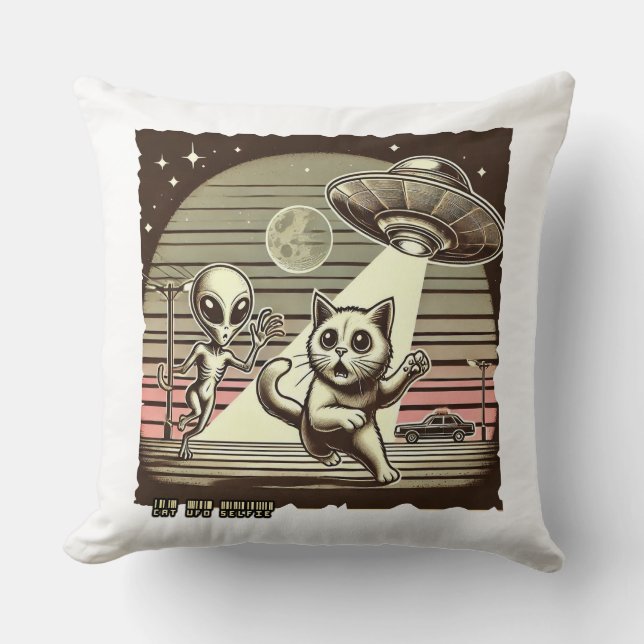 Cat UFO Selfie: Vintag Invasion #01 Kissen. Kissen (Vorderseite)