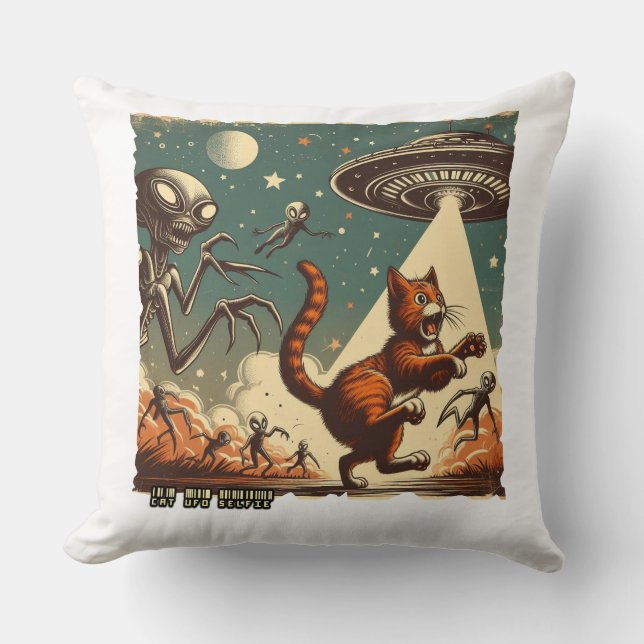 Cat UFO Selfie: Vintag Invasion #02 Kissen. Kissen (Vorderseite)