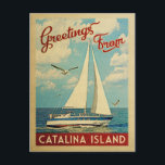 Catalina Island Sailboat Vintage Reise Kalifornien Postkarte<br><div class="desc">Diese Grüße von Catalina Island California Vintage Reise nautische Design verfügt über ein Boot,  das auf dem Wasser mit Möwen segeln und einen blauen Himmel gefüllt mit prächtigen puffigen weißen Wolken.</div>