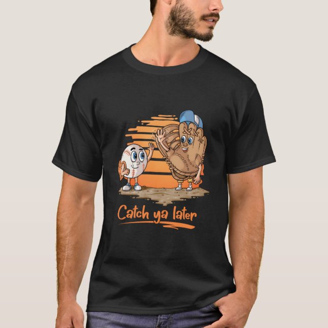 Catch Ya Later Waschbär Baseballhandschuh Und Base T-Shirt (Vorderseite)