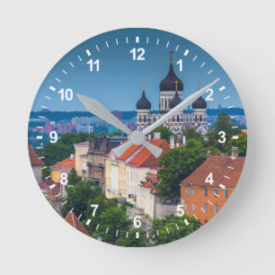 Cathedral and Cityscape   Estonia Runde Wanduhr