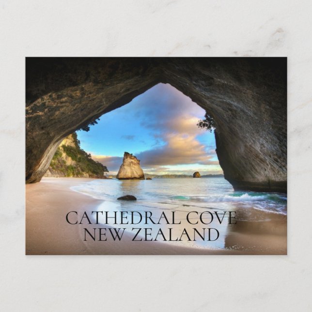 "Cathedral Cove, New Zealand" Postkarte (Vorderseite)