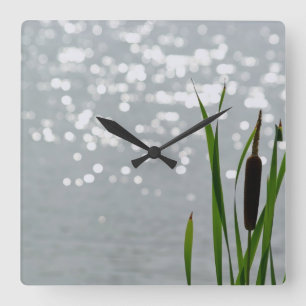 Cattail vor See Quadratische Wanduhr