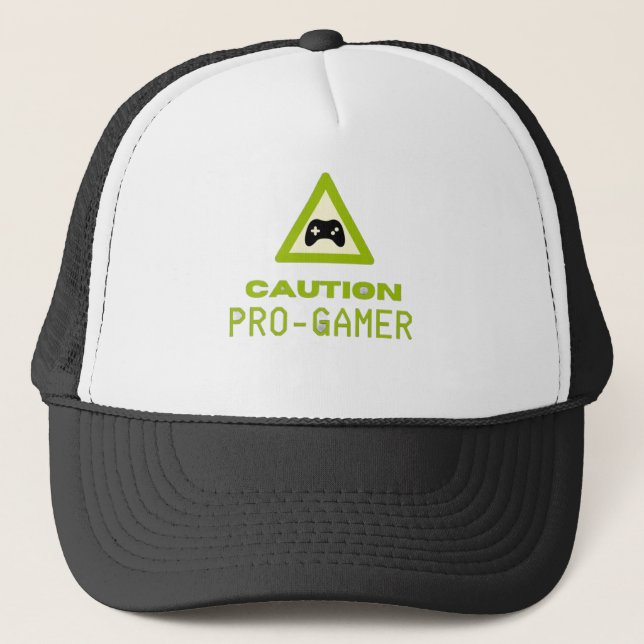 Caution Pro-Gamer Trucker Hat - Retro Gaming Style Truckerkappe (Vorderseite)